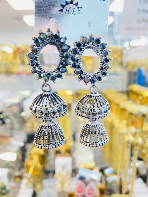 Ethnic/western fashionable earring for ladies