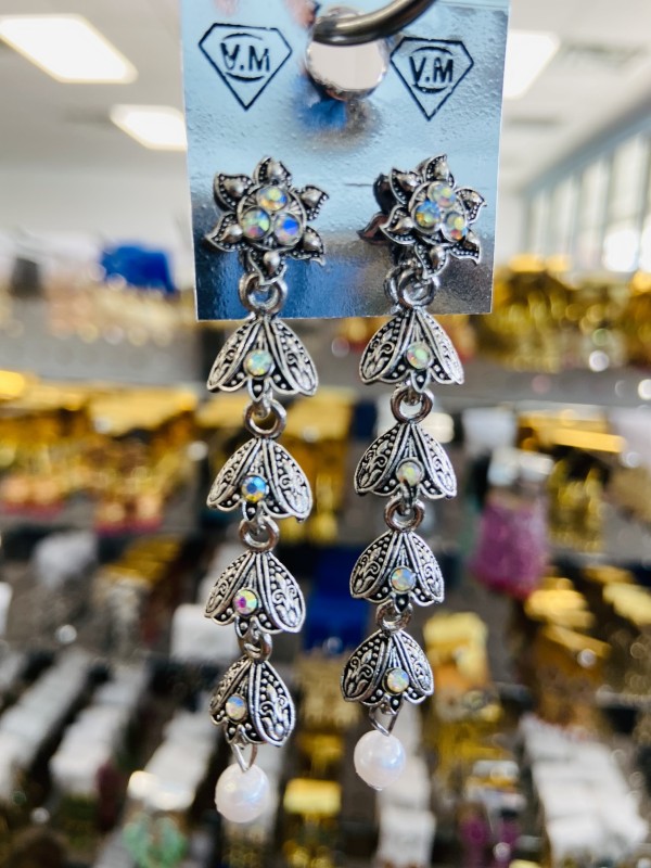 Ethnic/western fashionable earring for ladies