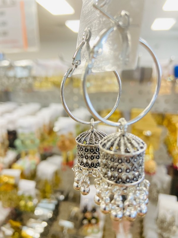 Ethnic/western fashionable earring for ladies