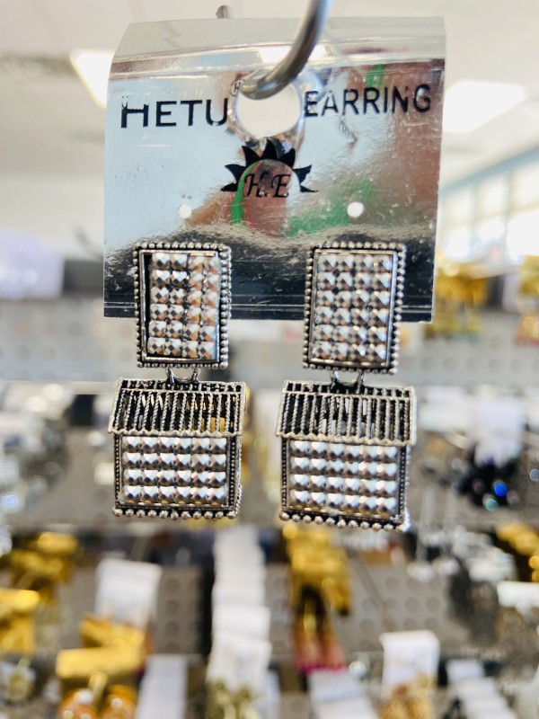 Ethnic/western fashionable earring for ladies