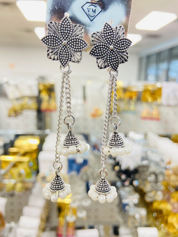 Ethnic/western fashionable earring for ladies